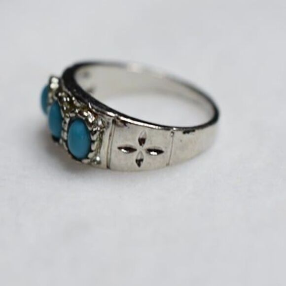 Southwestern Chic Faux Turquoise Silver Tone Size 7 Casual Unisex Ring - Picture 3 of 3
